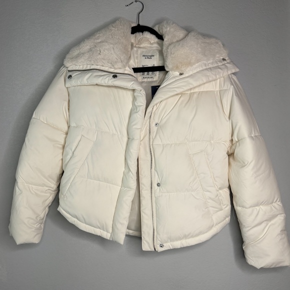 NWT Abercrombie Elevated Puffer with Faux Fur XS - Picture 1 of 4